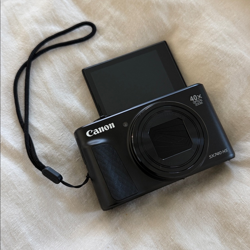 BARELY USED | Canon Sx740HS w/ Protective Case, Charger, Battery